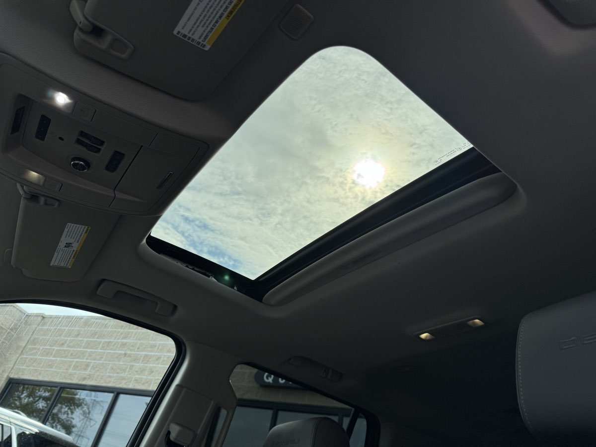 2017 Gmc Yukon Denali photo 20