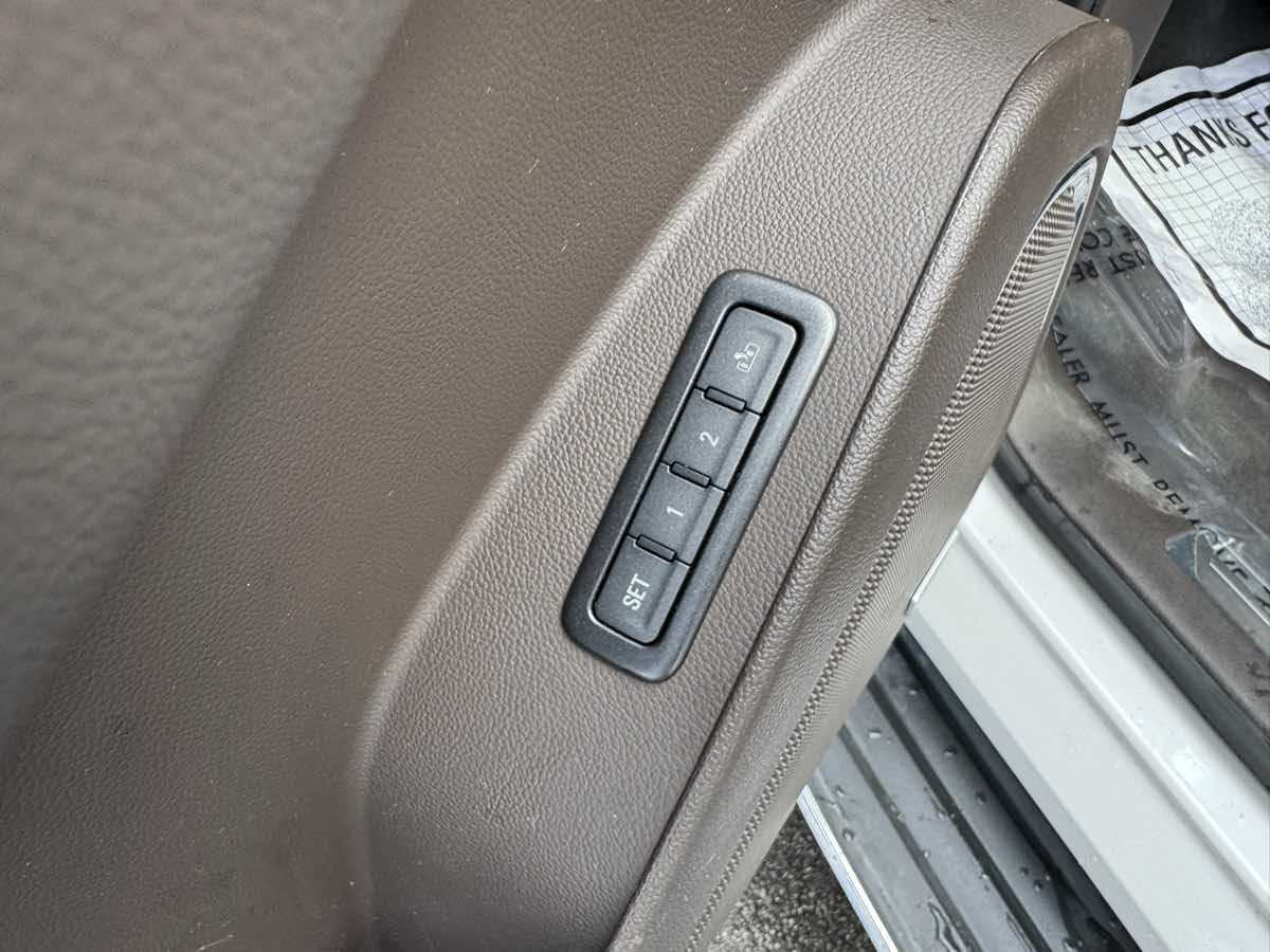 2017 Gmc Yukon Denali photo 23