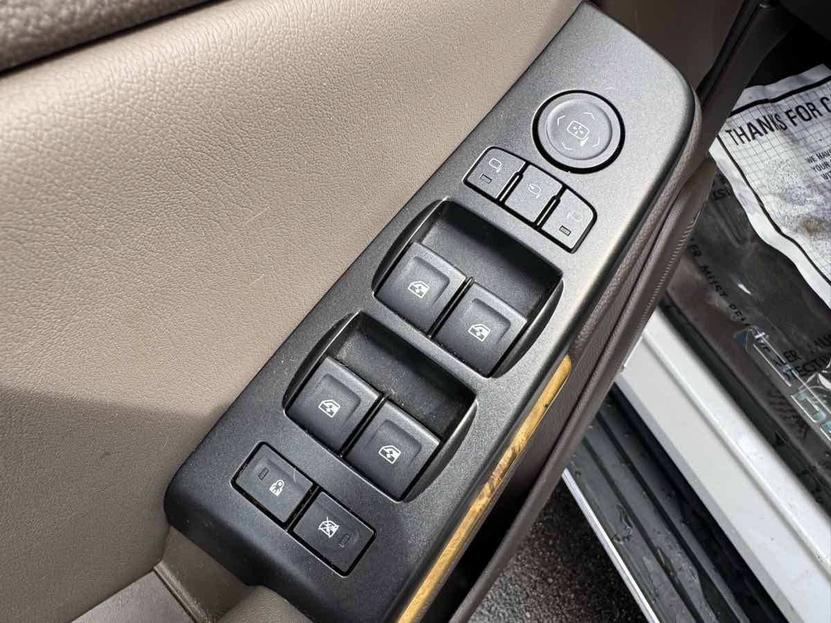 2017 Gmc Yukon Denali photo 24