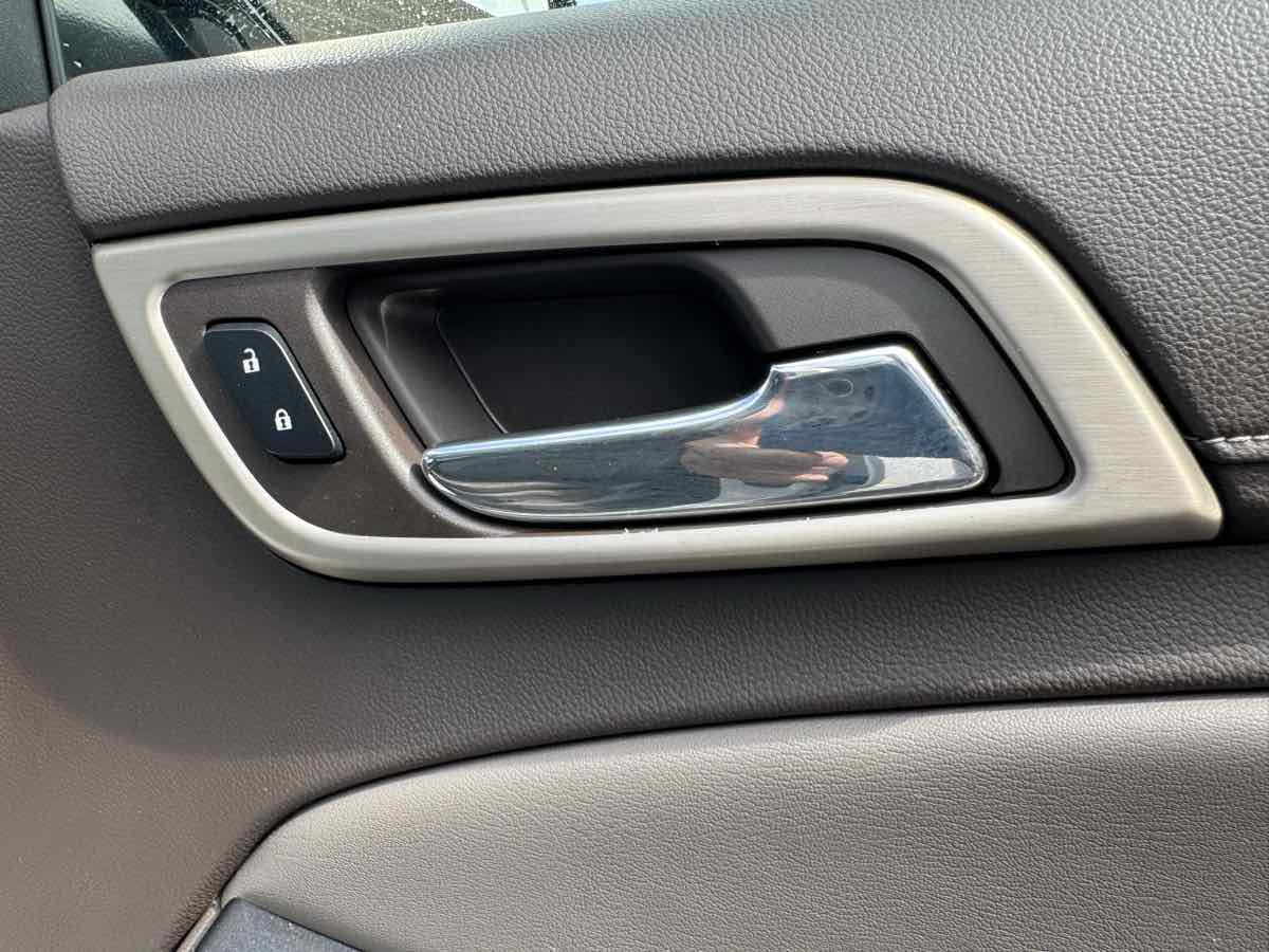 2017 Gmc Yukon Denali photo 30