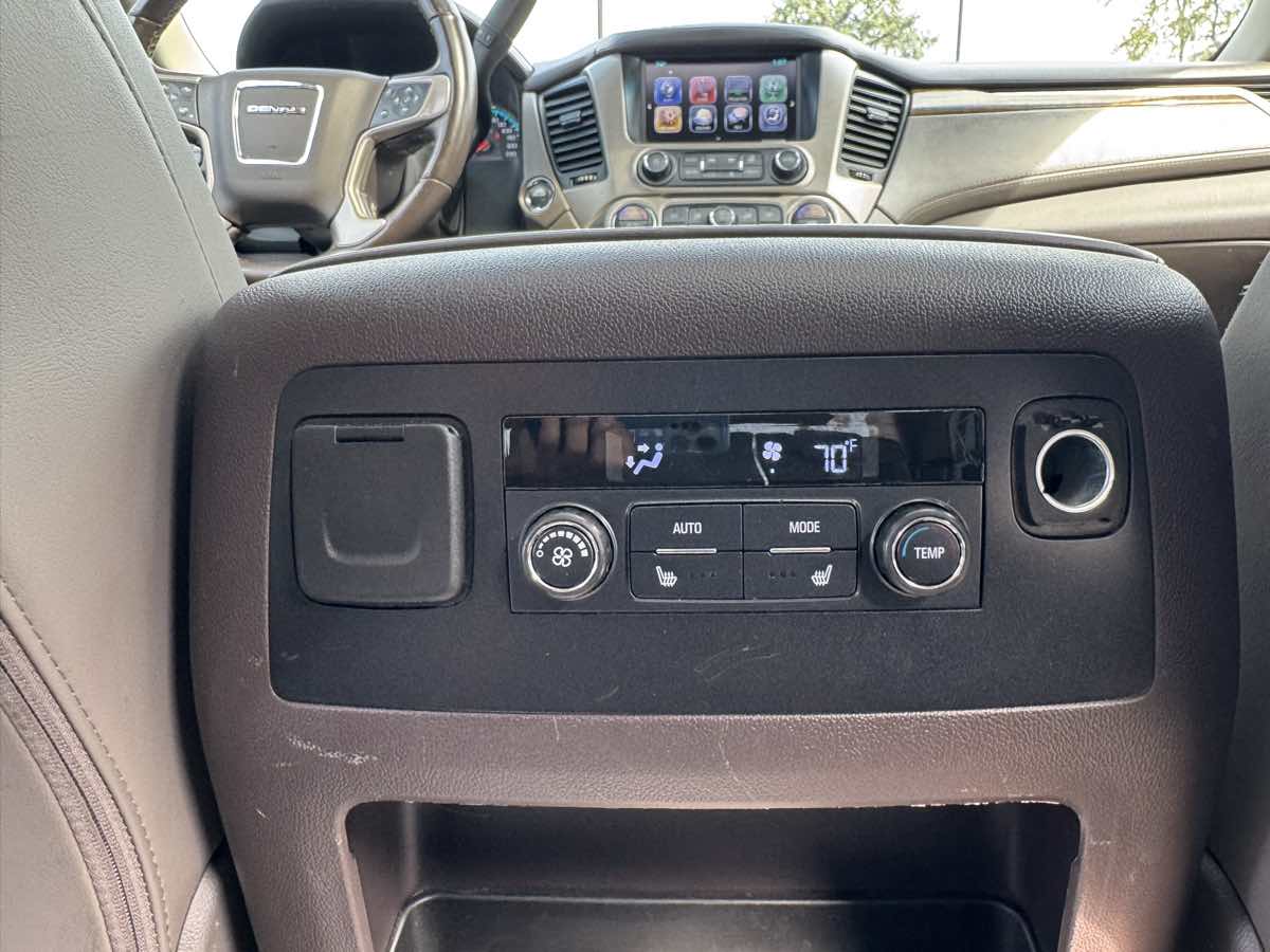 2017 Gmc Yukon Denali photo 38