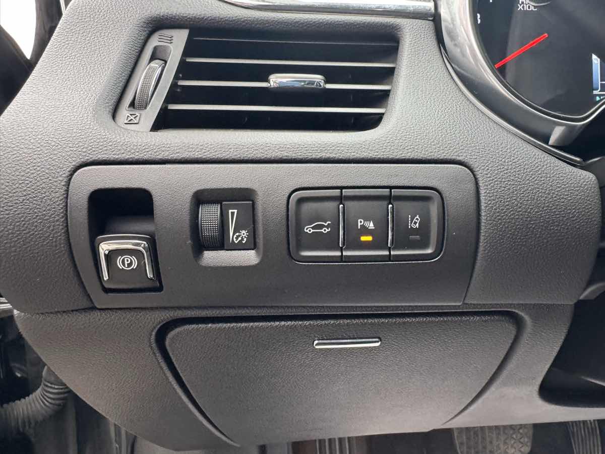 2016 Chevrolet Impala LTZ photo 10