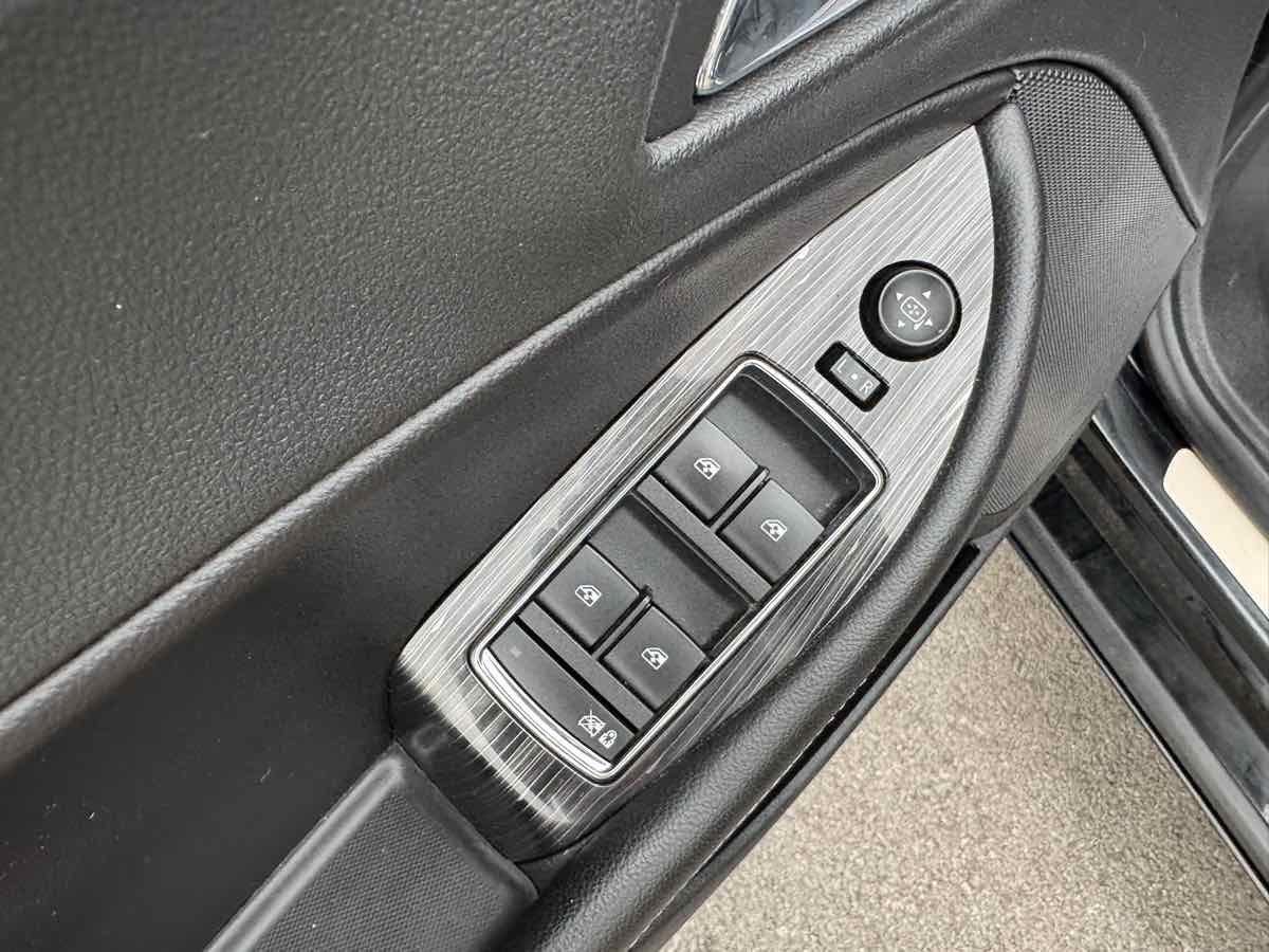 2016 Chevrolet Impala LTZ photo 23