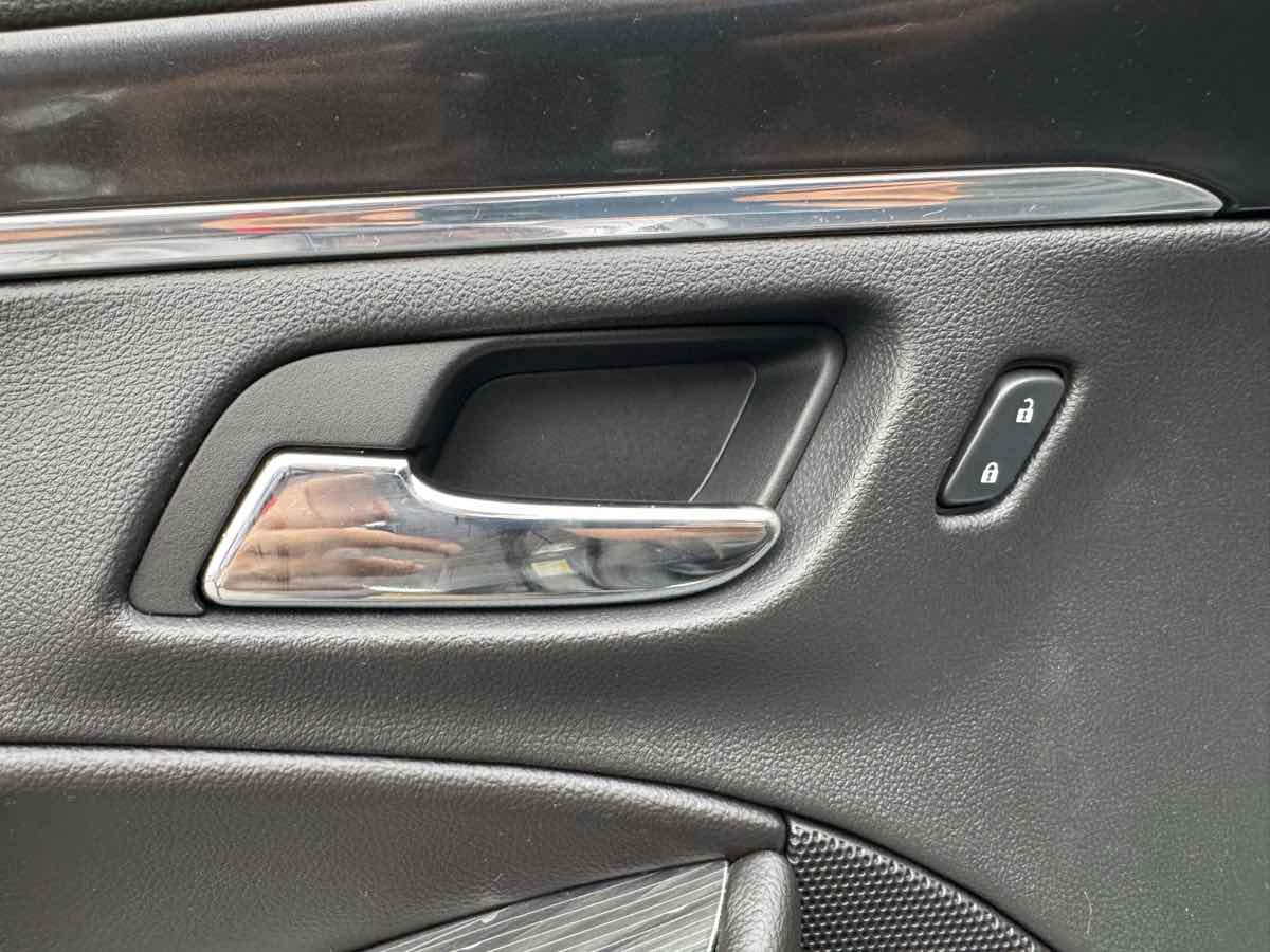 2016 Chevrolet Impala LTZ photo 24