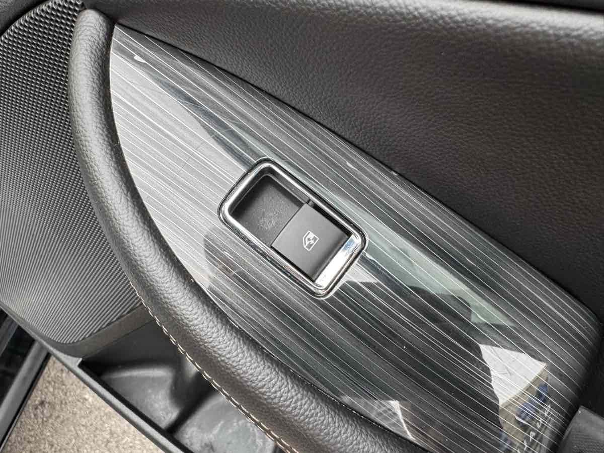 2016 Chevrolet Impala LTZ photo 27