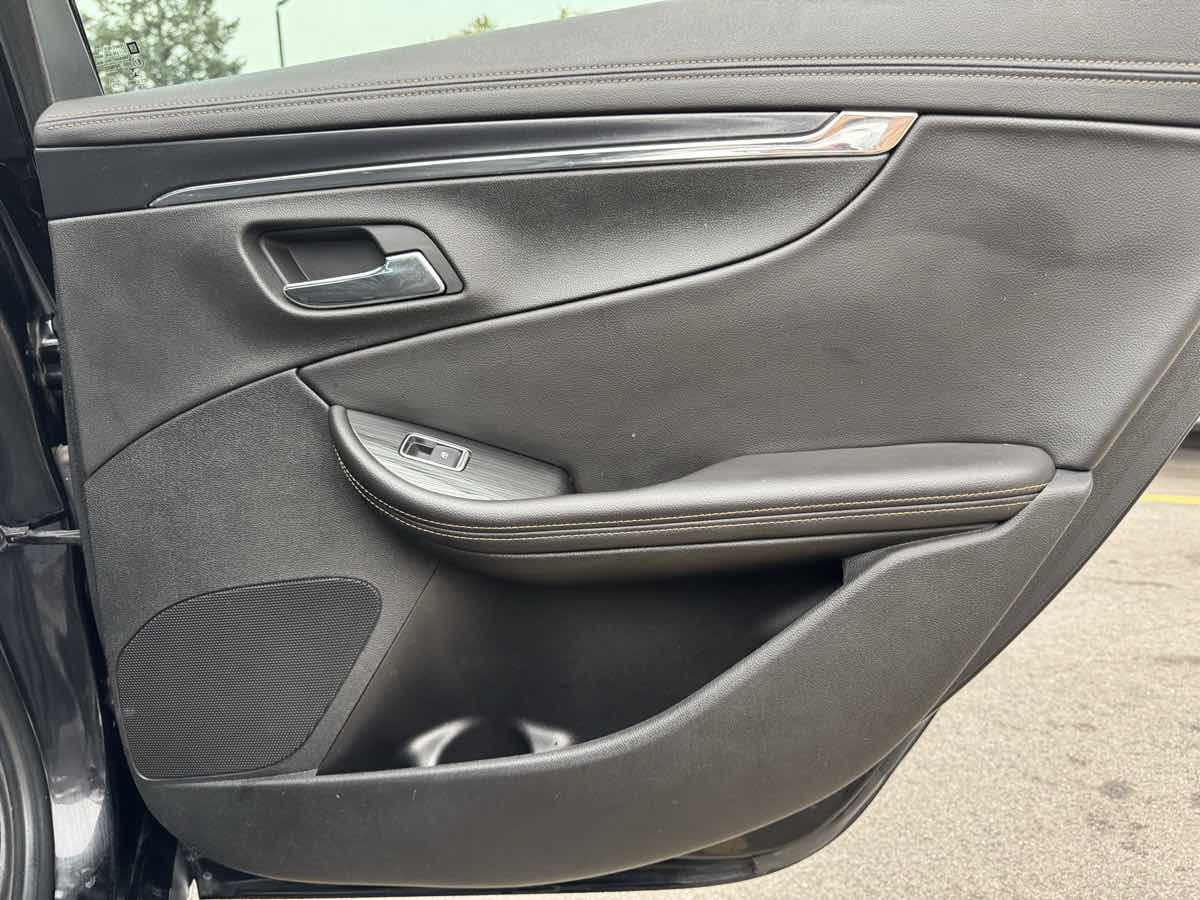 2016 Chevrolet Impala LTZ photo 31