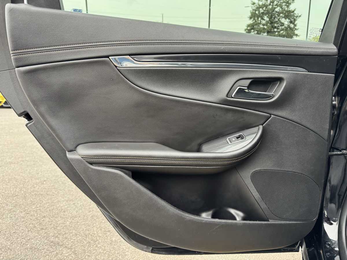 2016 Chevrolet Impala LTZ photo 36