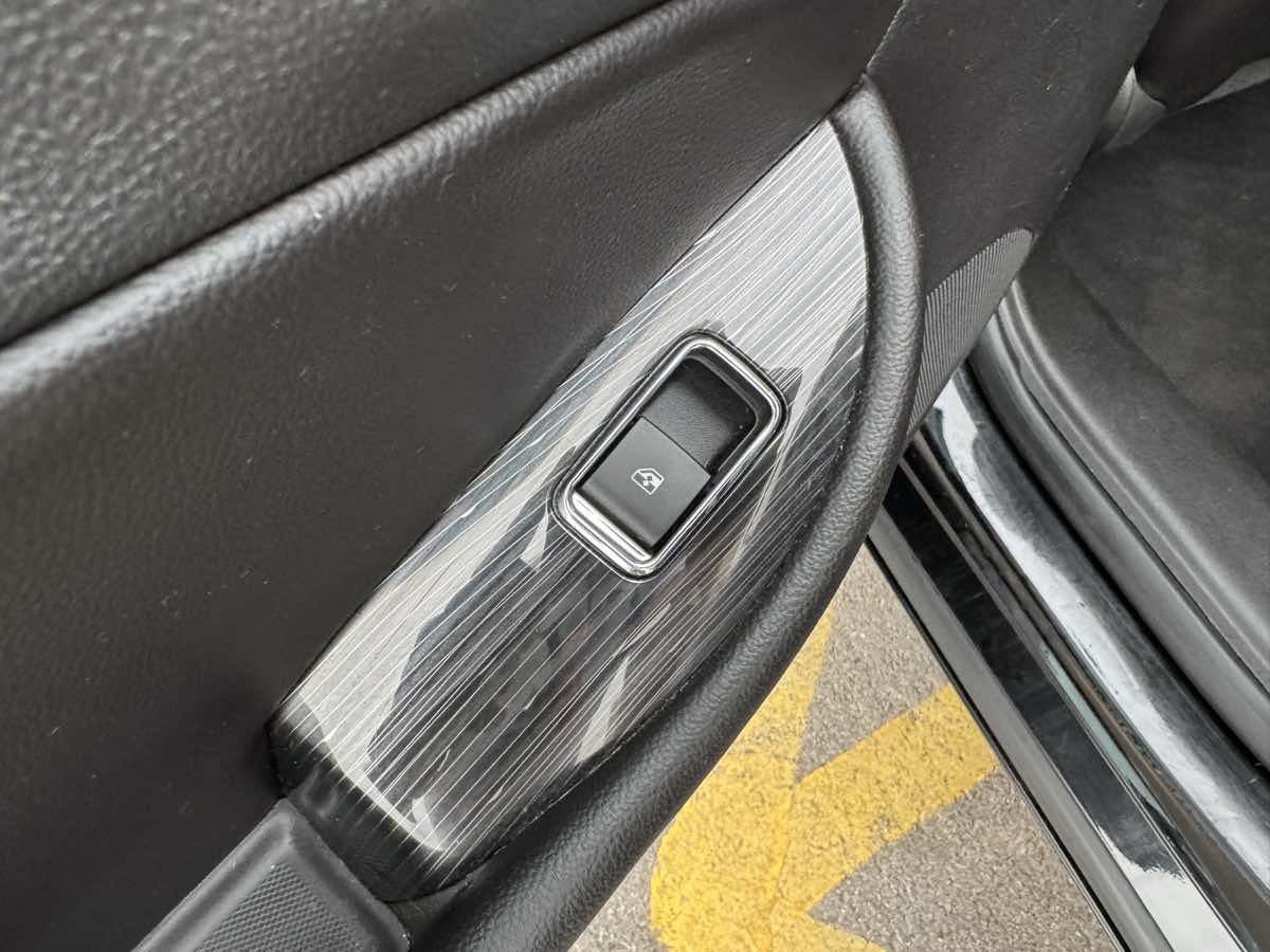 2016 Chevrolet Impala LTZ photo 37