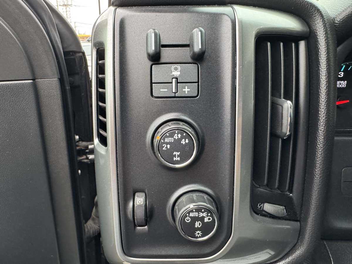 2015 Chevrolet Silverado 1500 LT photo 10