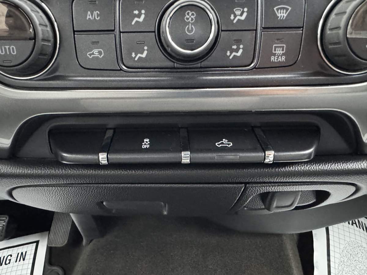 2015 Chevrolet Silverado 1500 LT photo 19