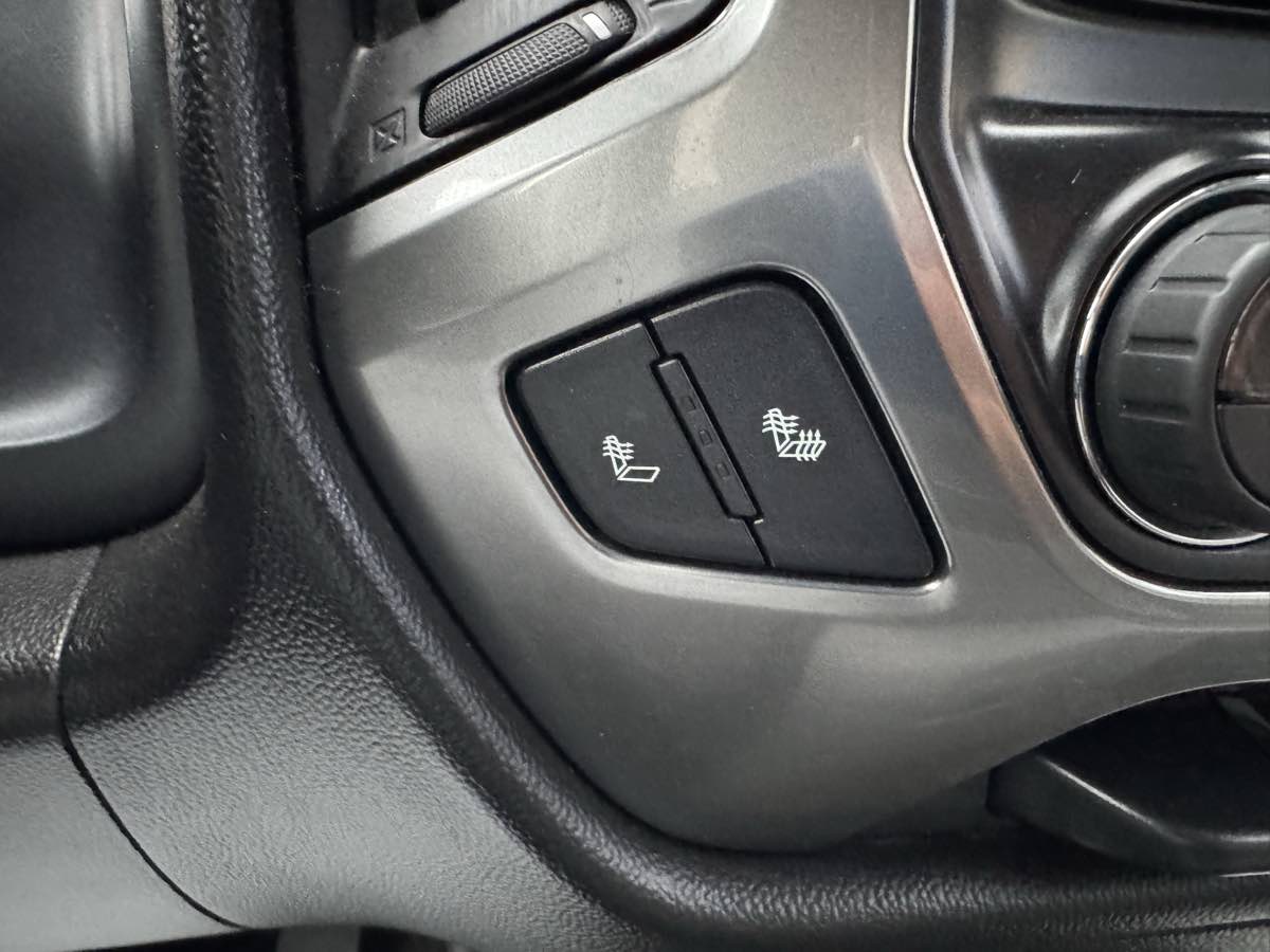 2015 Chevrolet Silverado 1500 LT photo 21
