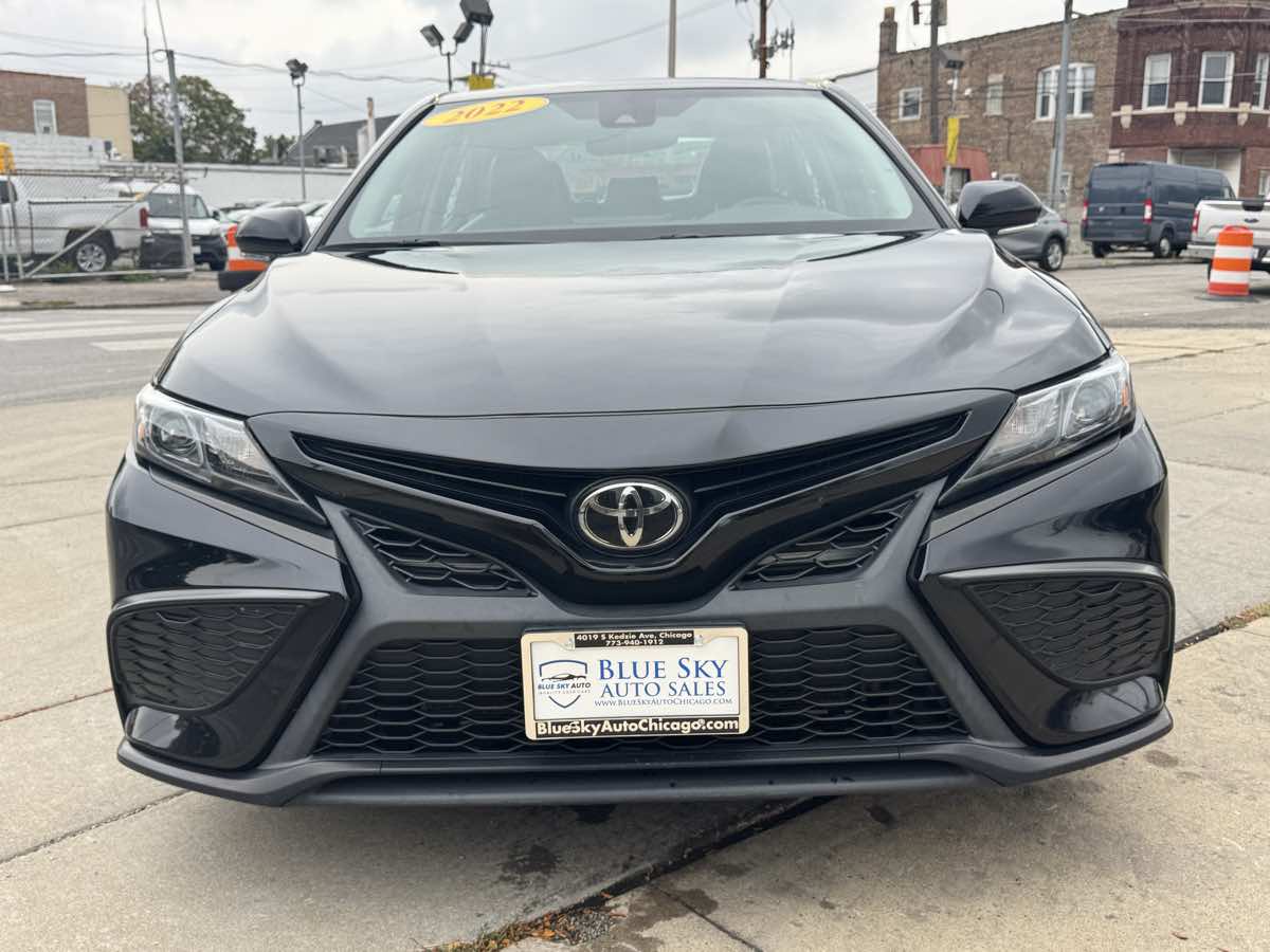 2022 Toyota Camry SE photo 2