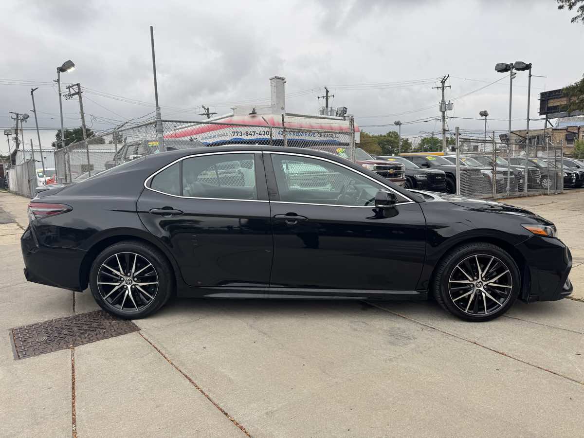 2022 Toyota Camry SE photo 4