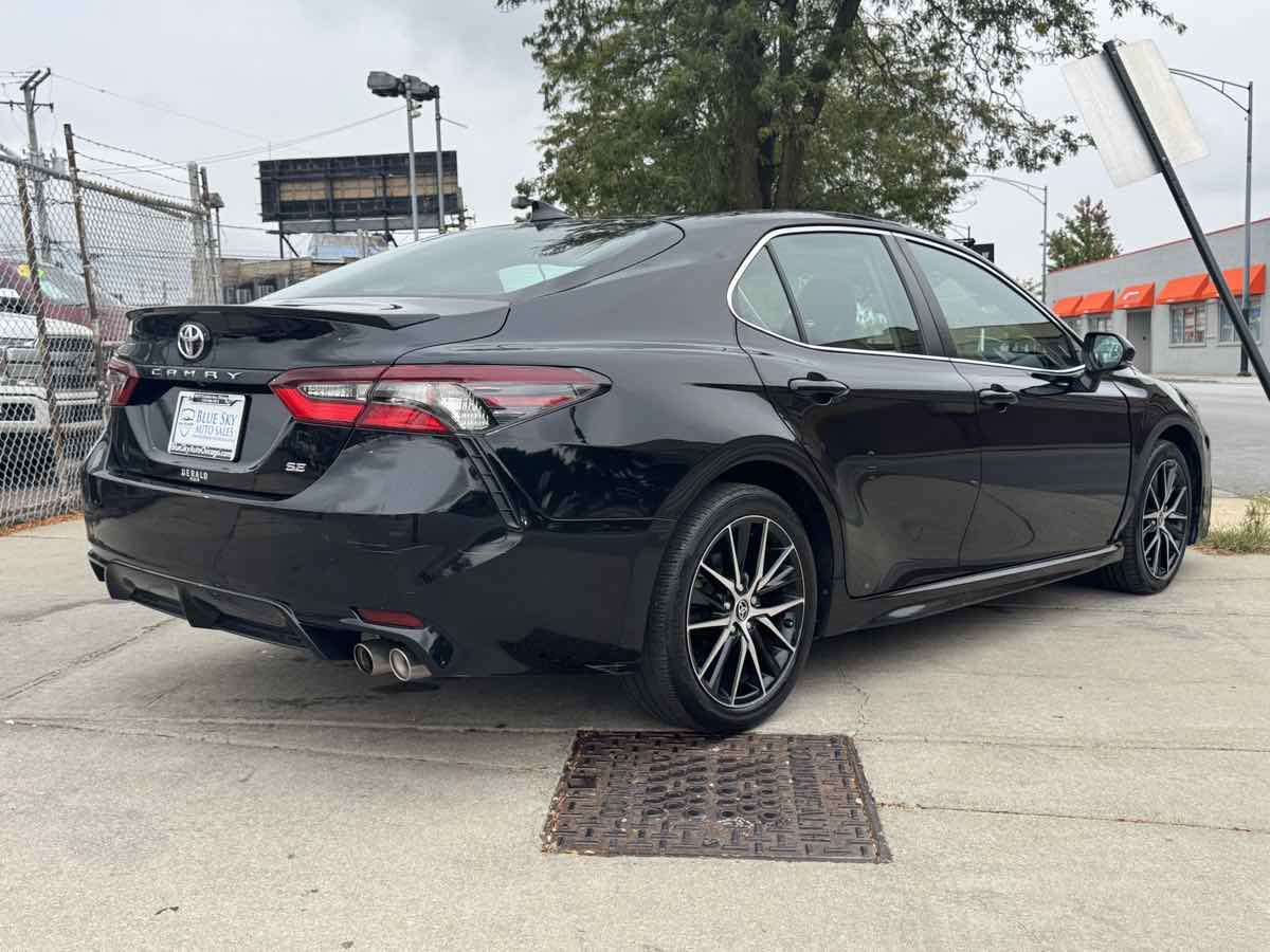 2022 Toyota Camry SE photo 5