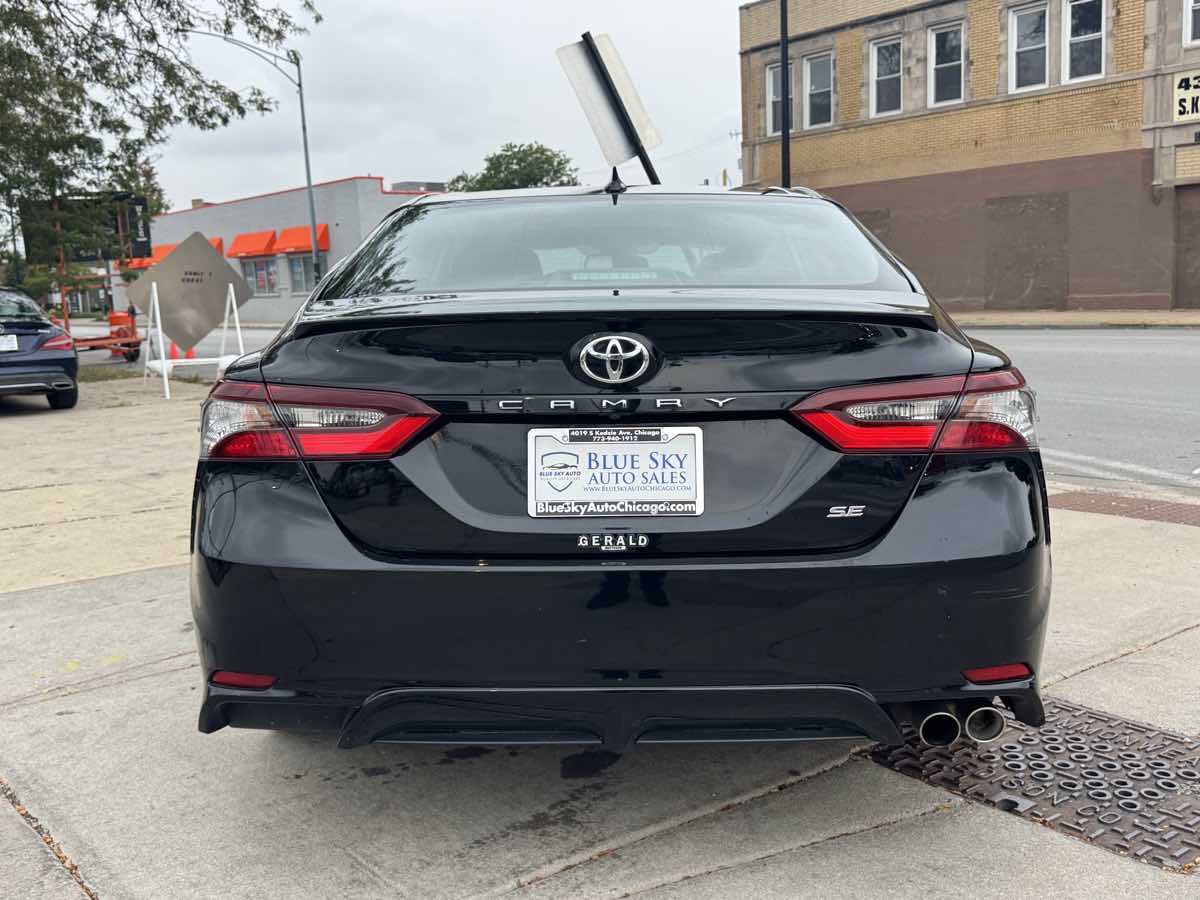 2022 Toyota Camry SE photo 6