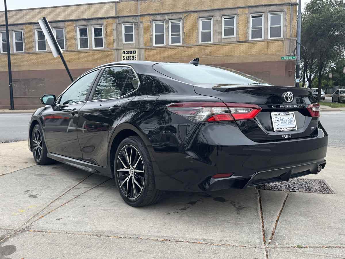 2022 Toyota Camry SE photo 7