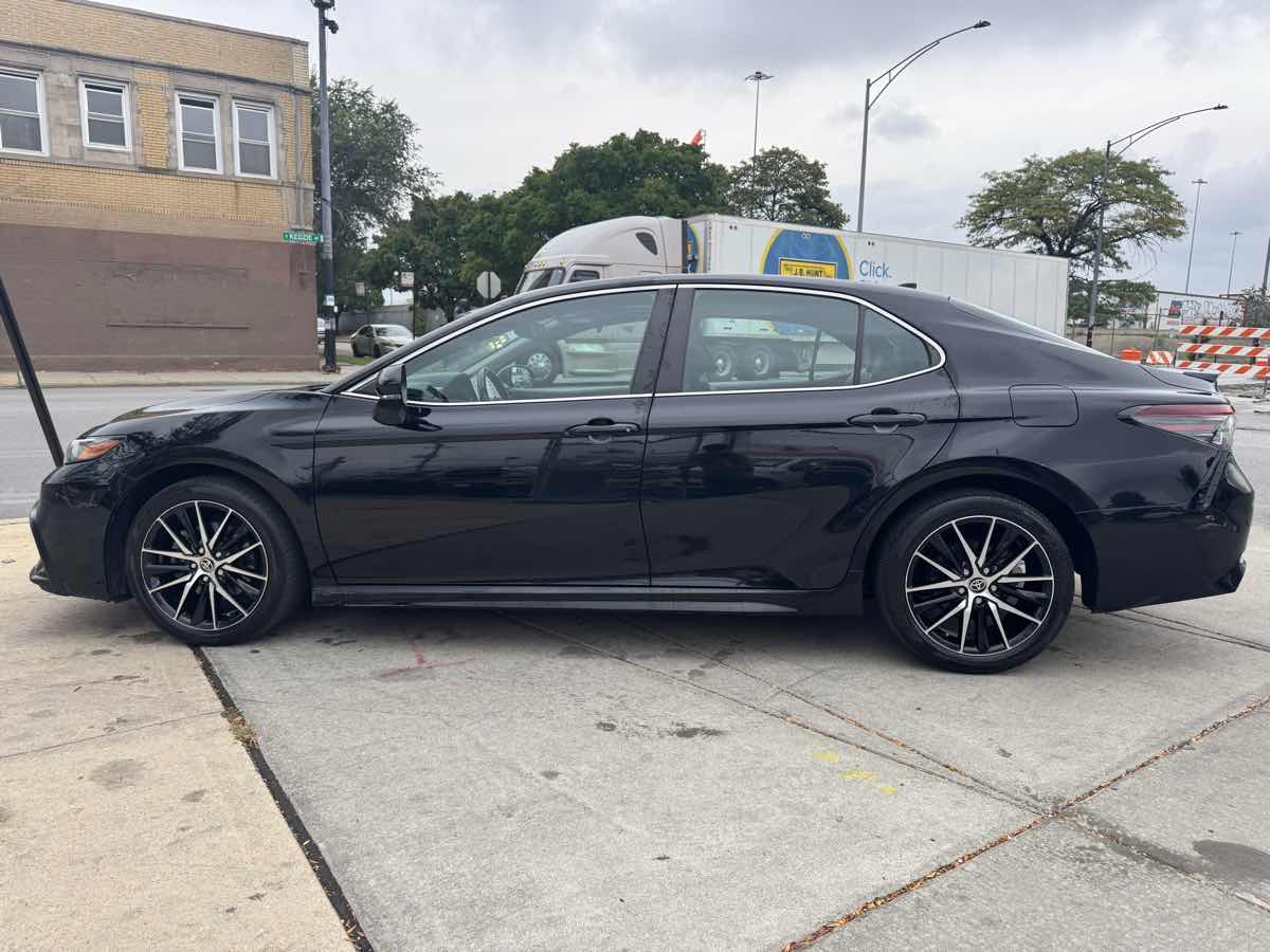 2022 Toyota Camry SE photo 8