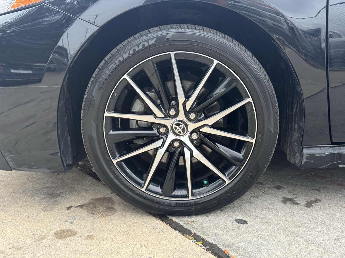 2022 Toyota Camry SE photo 9