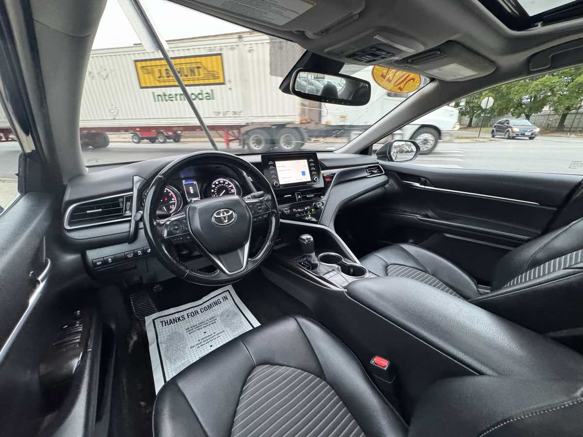 2022 Toyota Camry SE photo 11