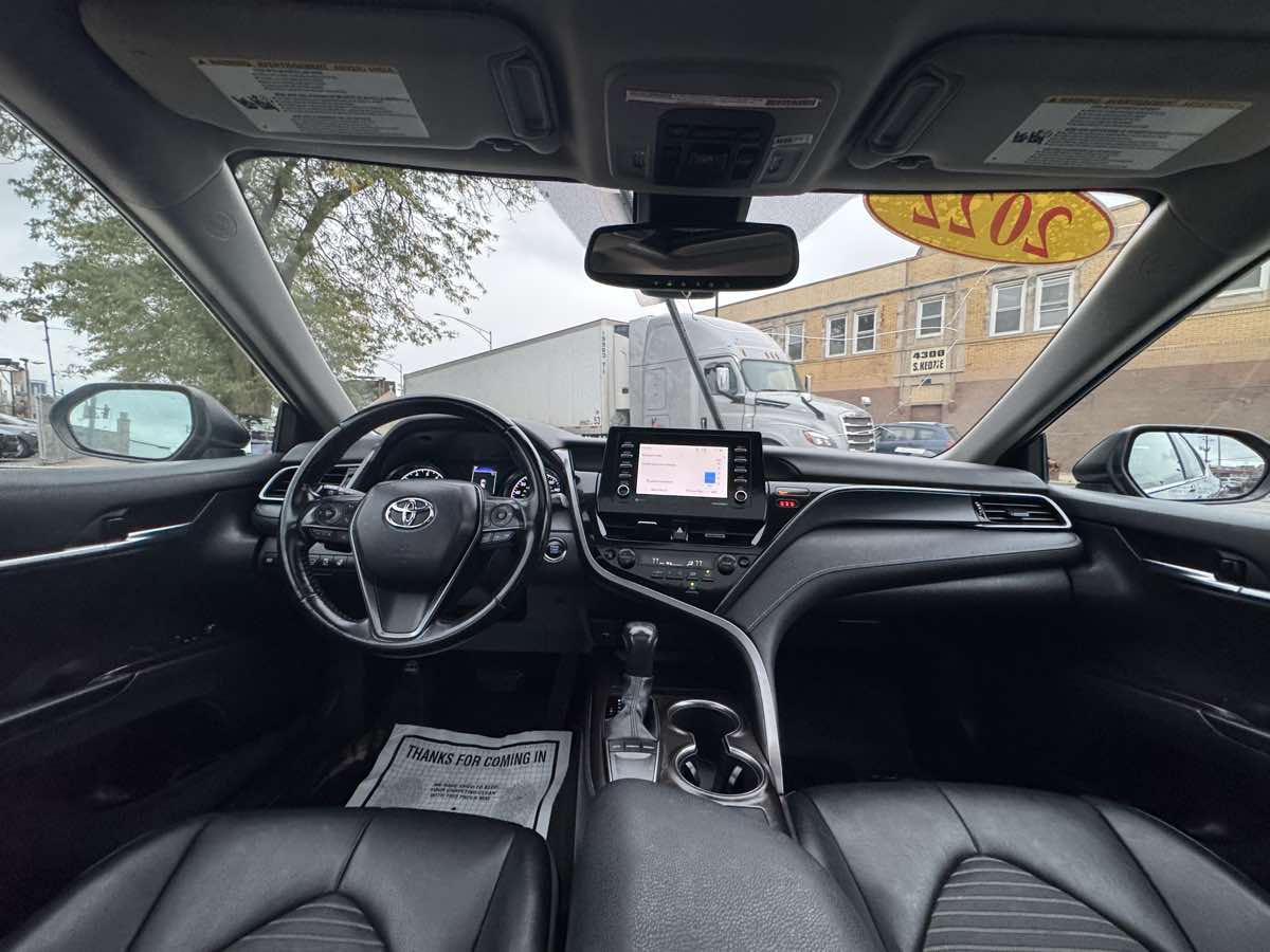 2022 Toyota Camry SE photo 13