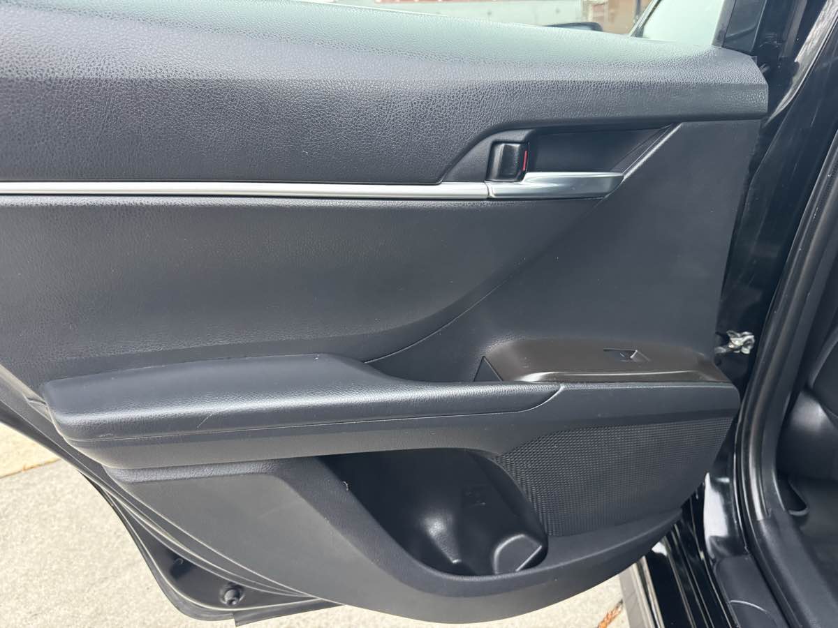 2022 Toyota Camry SE photo 18