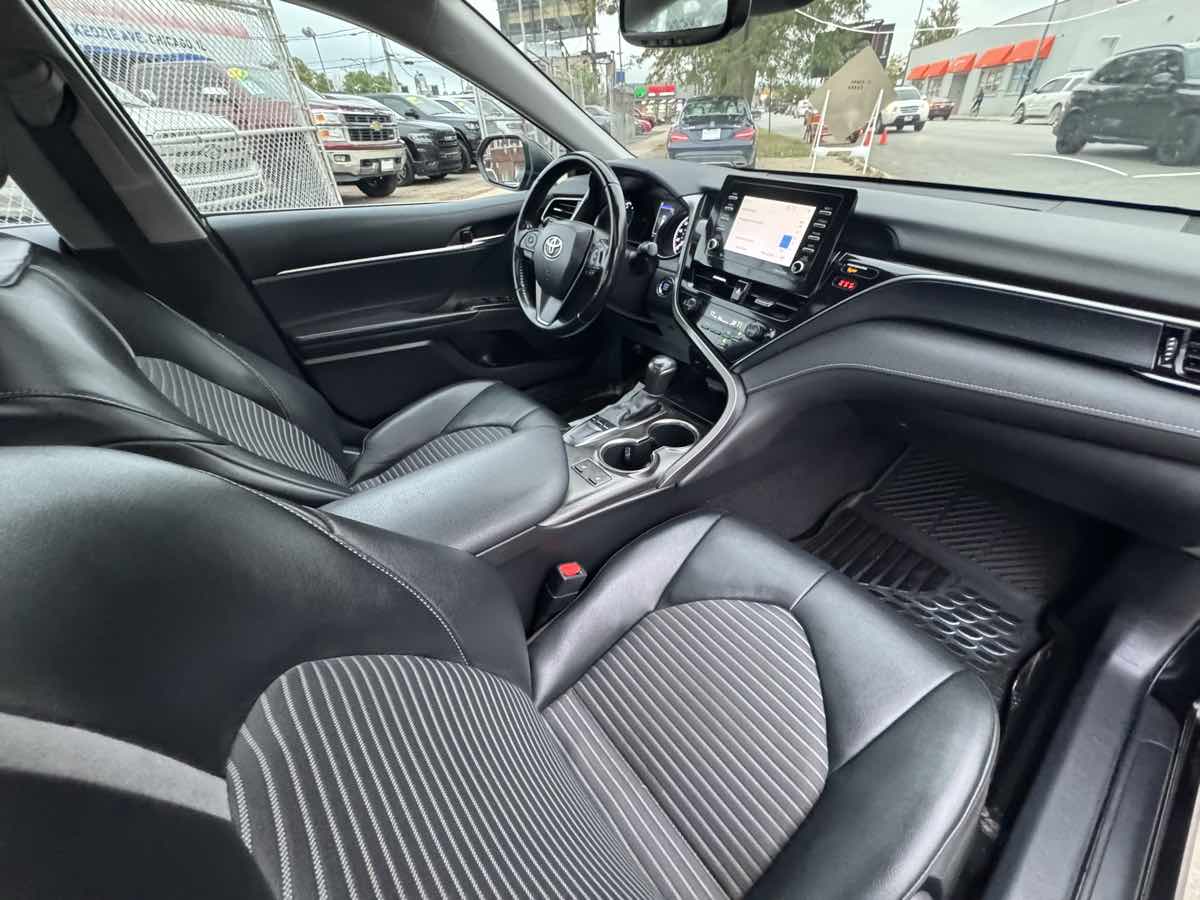 2022 Toyota Camry SE photo 23