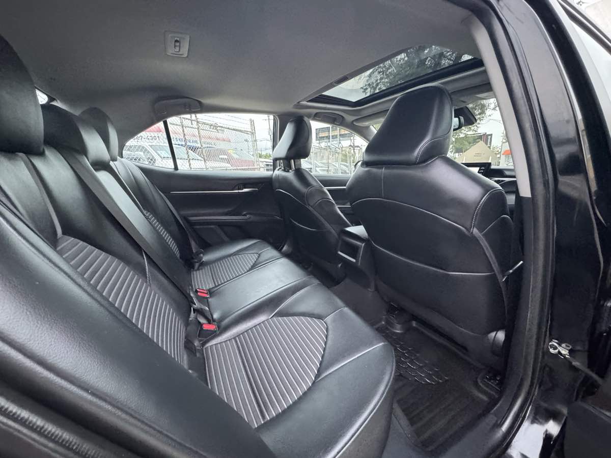 2022 Toyota Camry SE photo 24