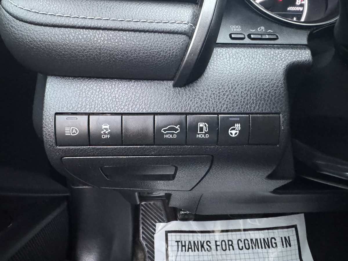 2022 Toyota Camry SE photo 26