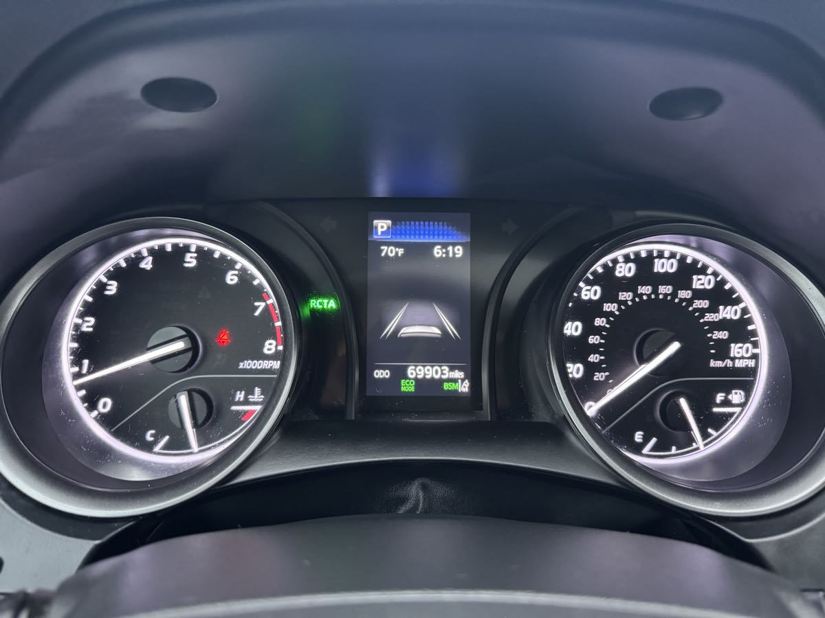 2022 Toyota Camry SE photo 29