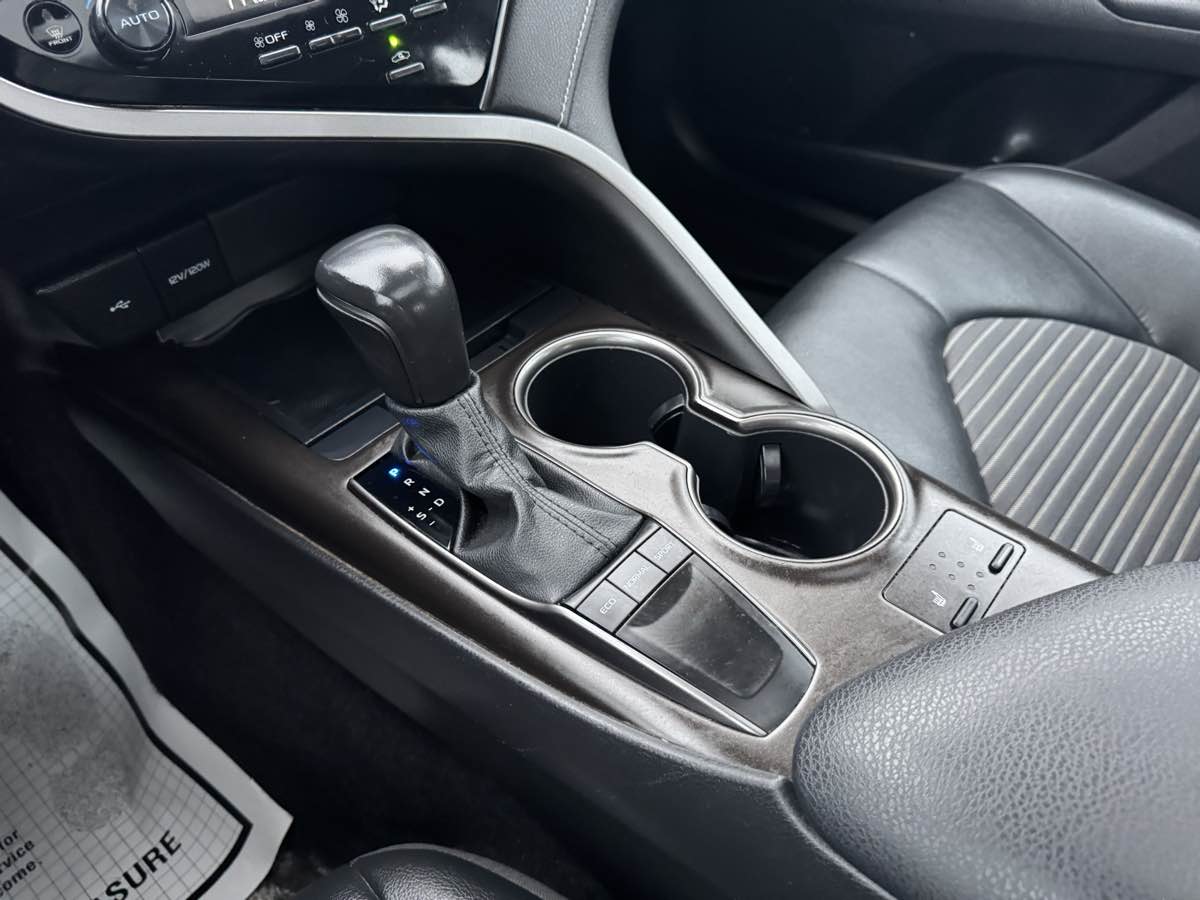 2022 Toyota Camry SE photo 34
