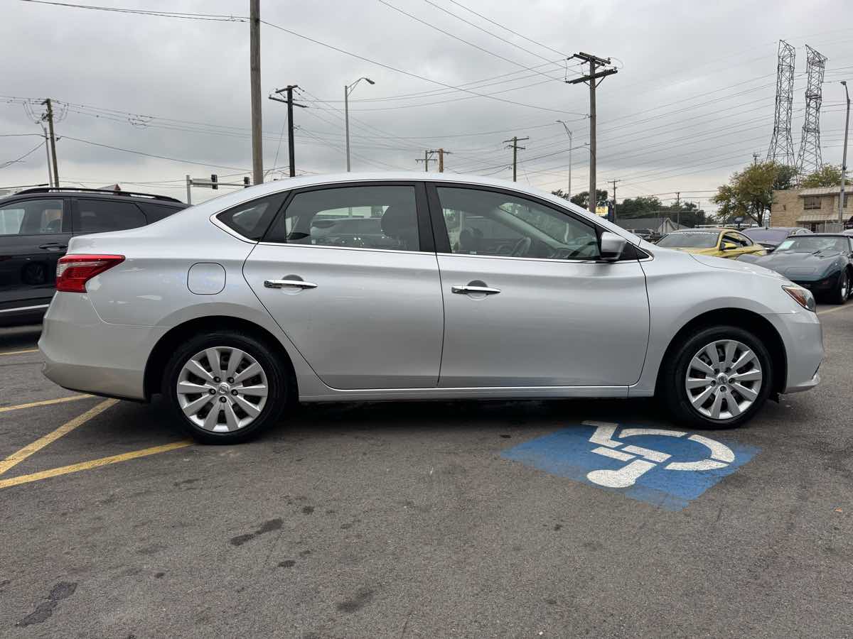2017 Nissan Sentra SV photo 3