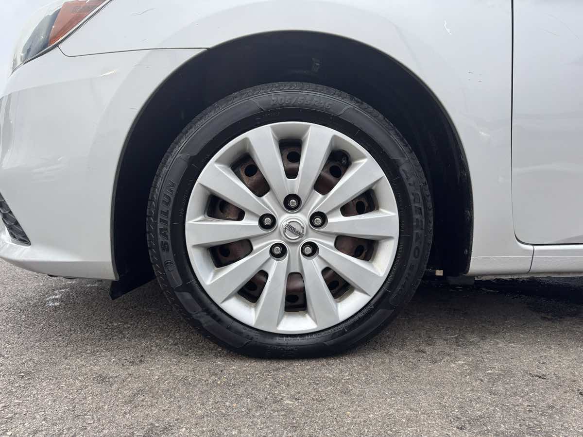 2017 Nissan Sentra SV photo 8