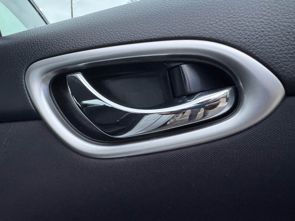 2017 Nissan Sentra SV photo 33
