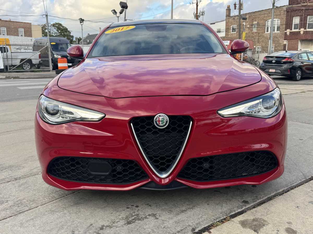 2017 Alfa Romeo Giulia photo 2