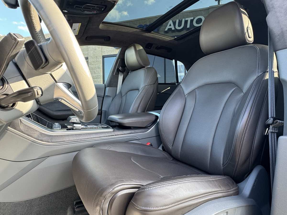 2019 Audi Q8 Prestige photo 19