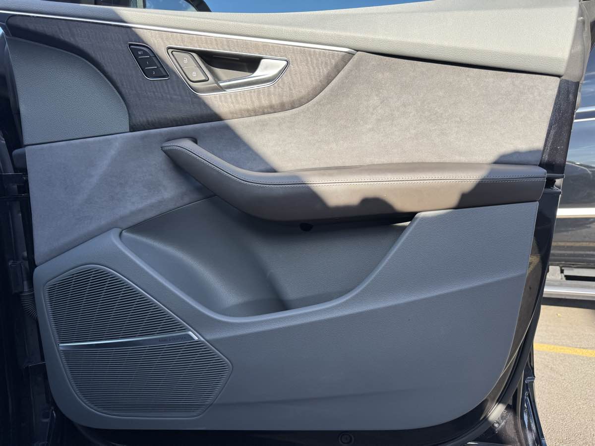 2019 Audi Q8 Prestige photo 25