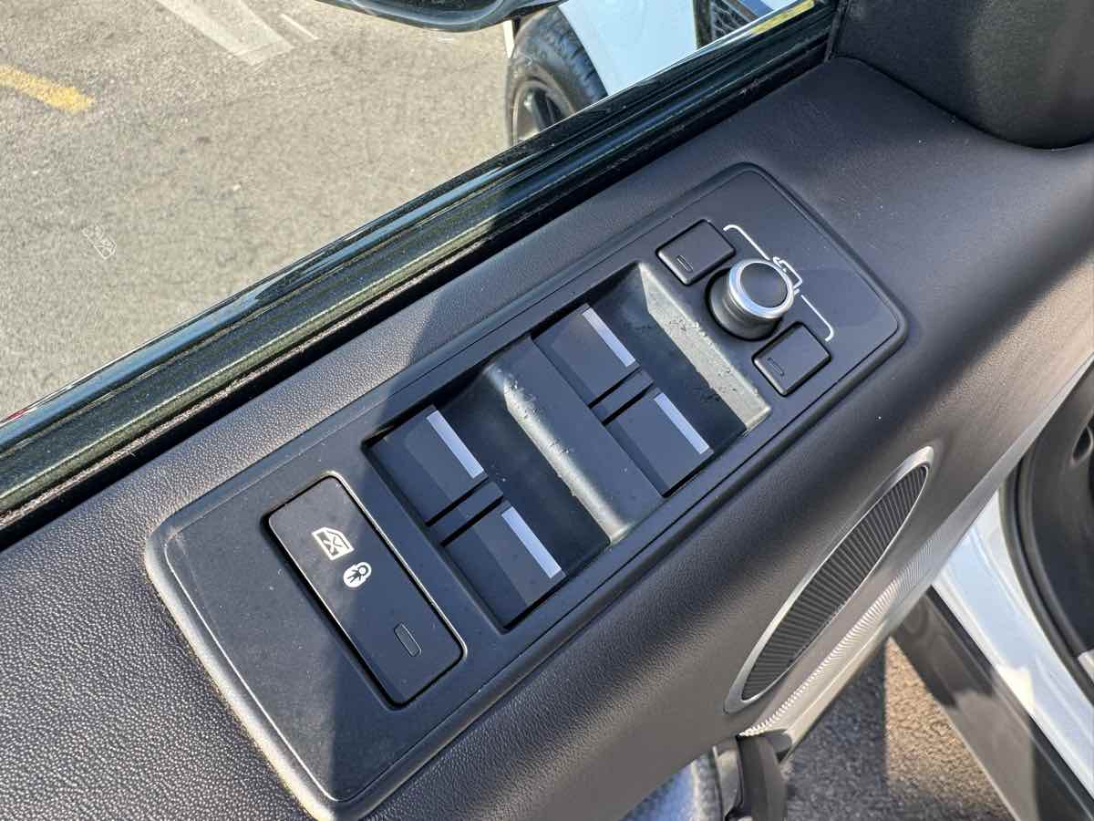 2017 Land Rover Range Rover Sport SVR photo 23