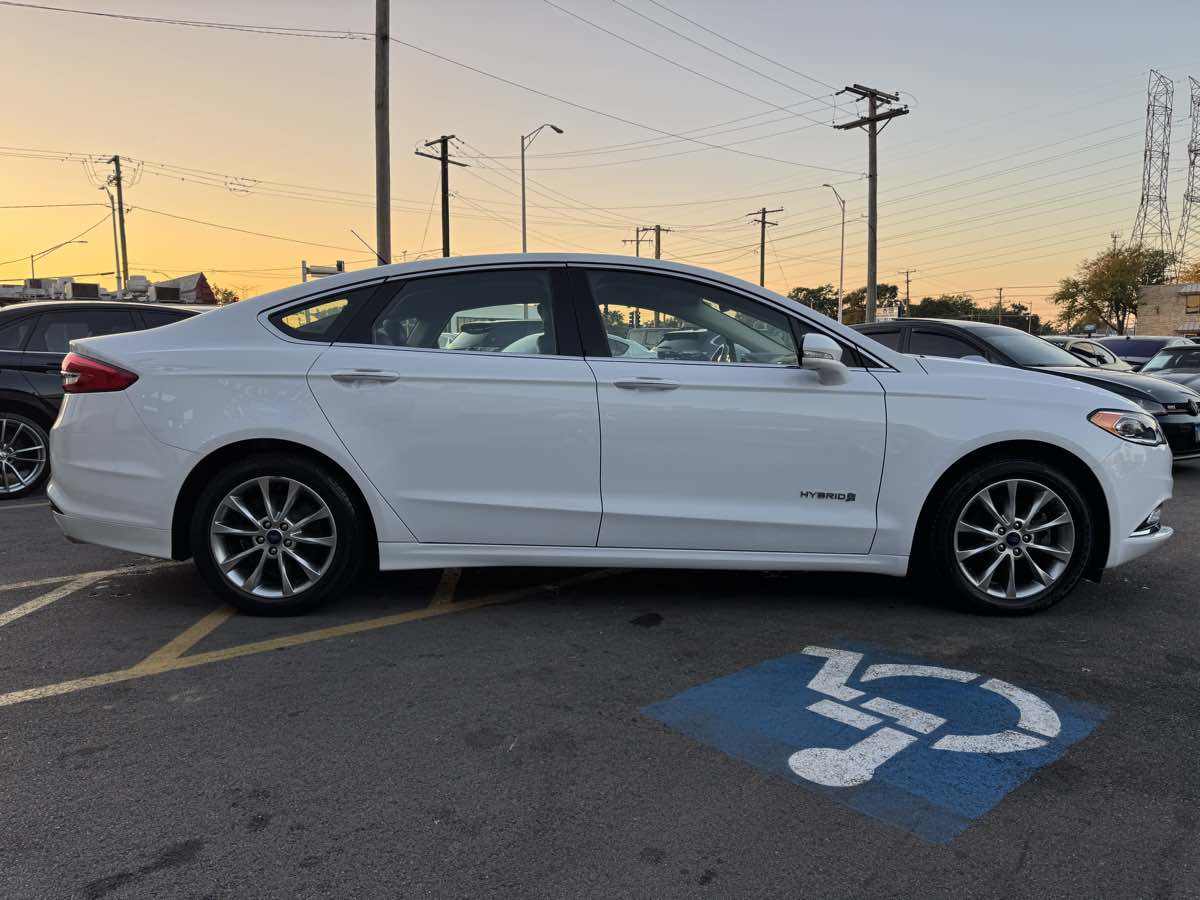 2017 Ford Fusion Hybrid SE photo 4