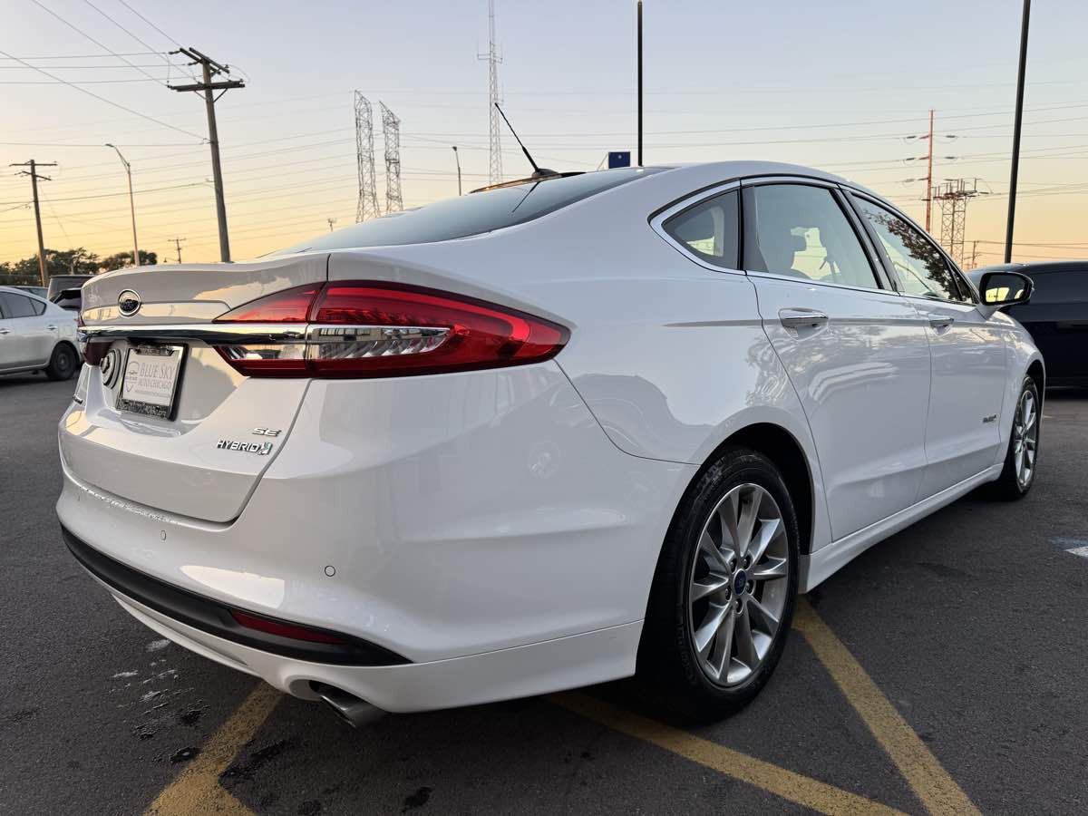 2017 Ford Fusion Hybrid SE photo 5