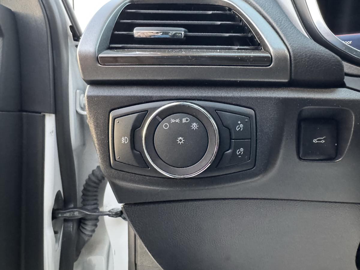 2017 Ford Fusion Hybrid SE photo 10