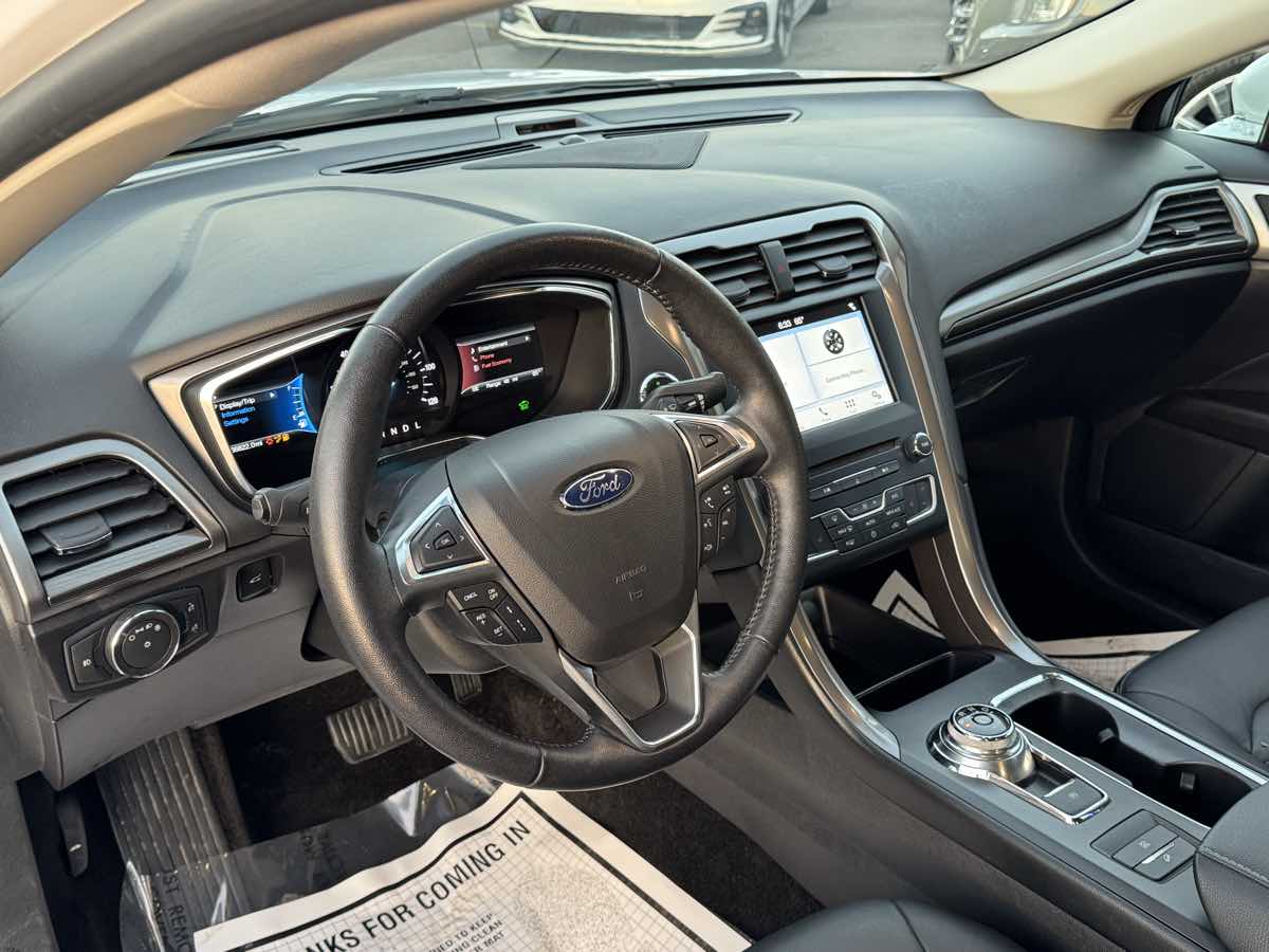 2017 Ford Fusion Hybrid SE photo 11