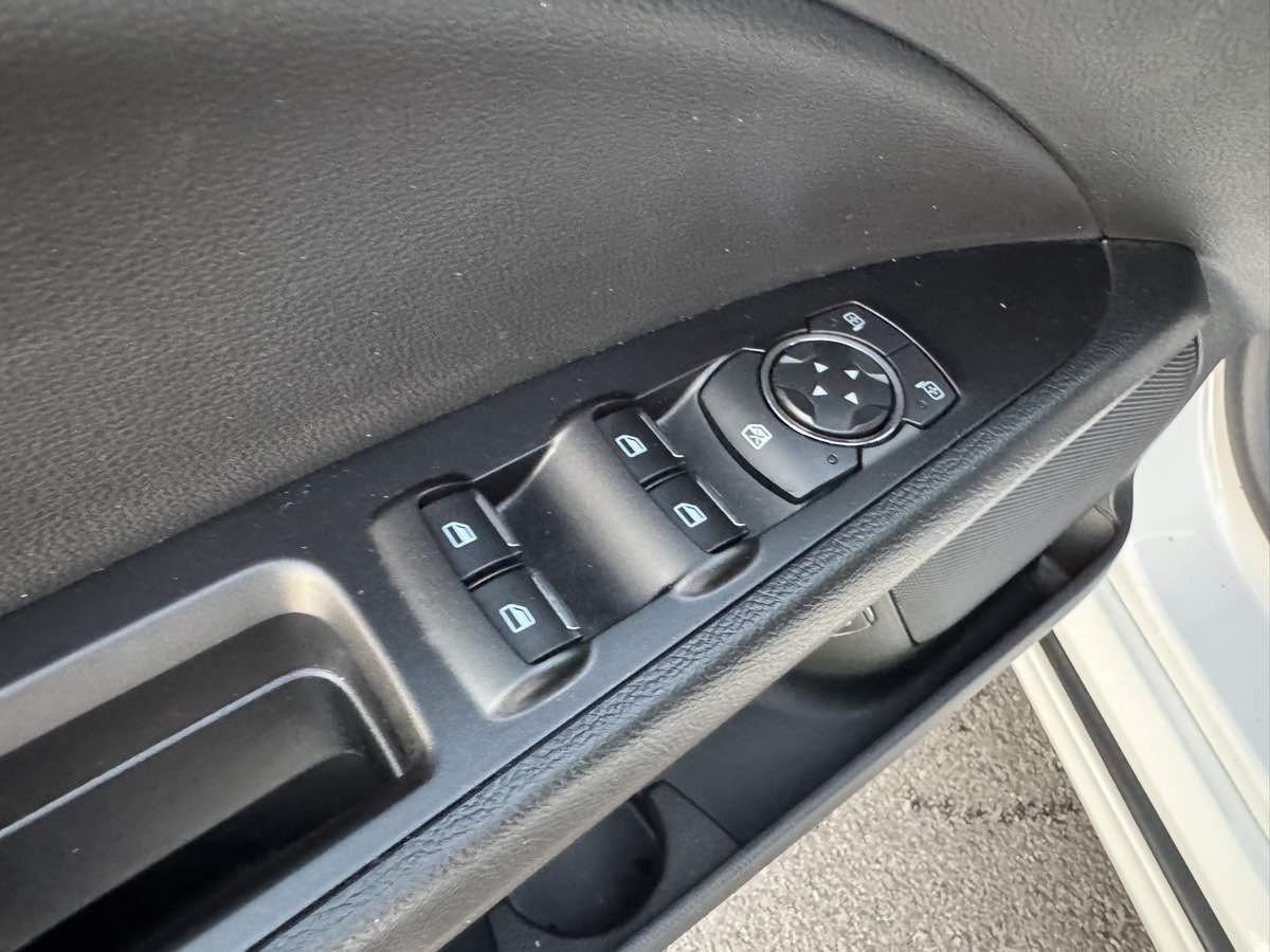 2017 Ford Fusion Hybrid SE photo 25