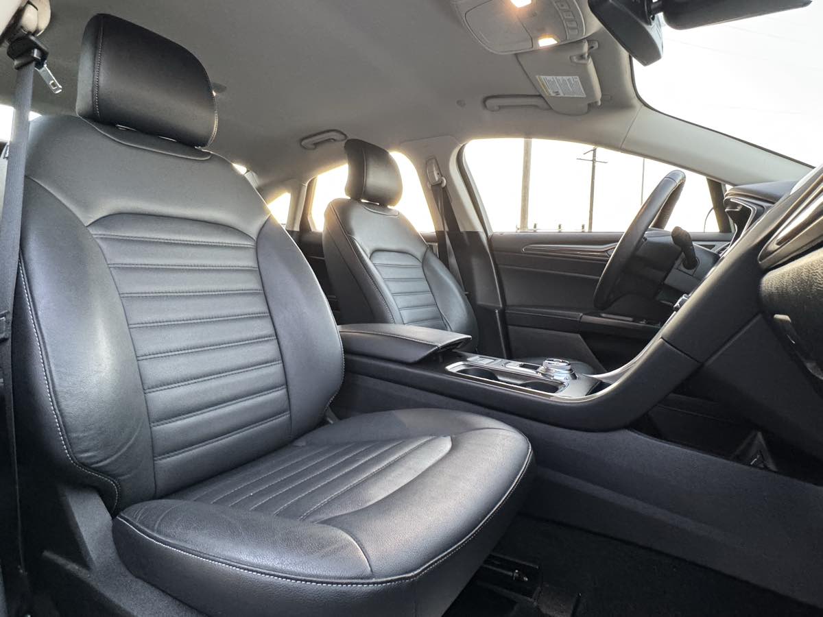 2017 Ford Fusion Hybrid SE photo 28