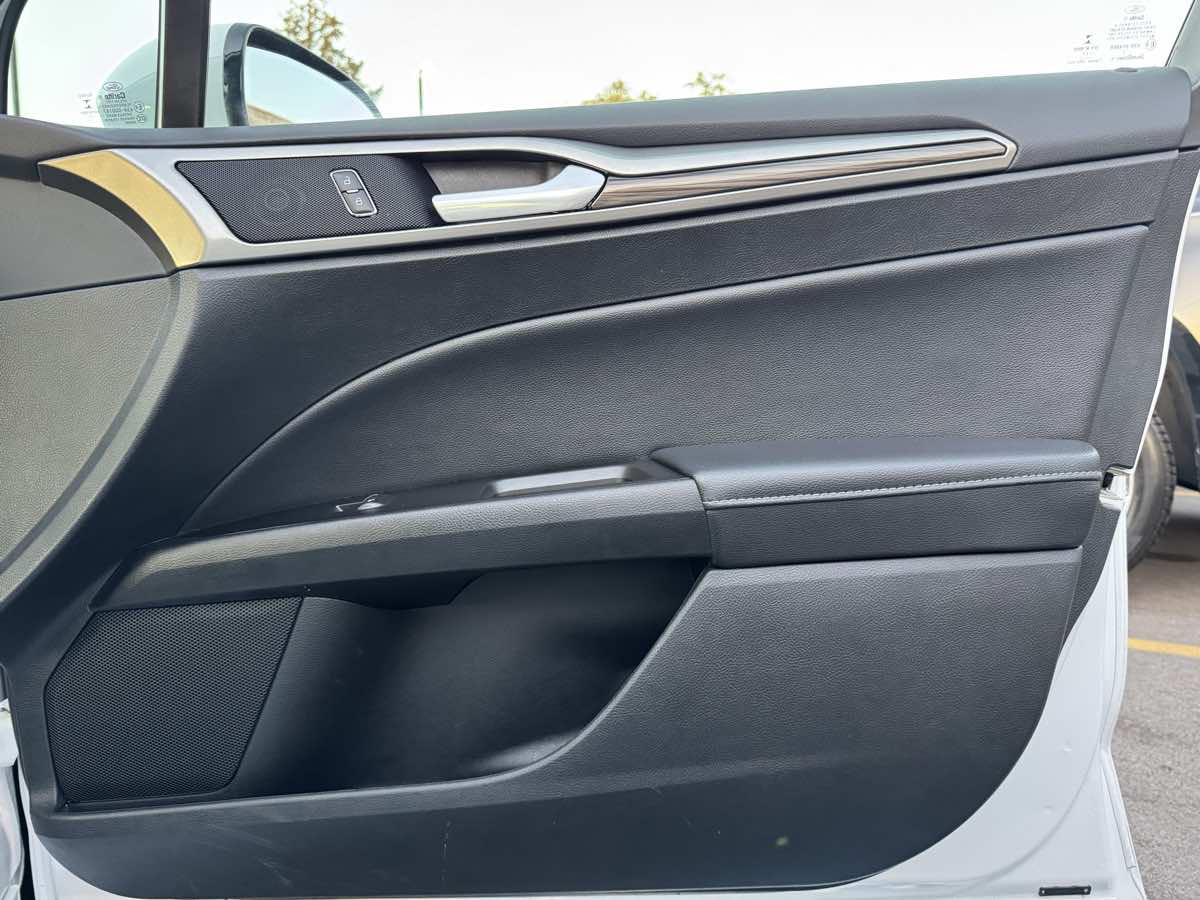 2017 Ford Fusion Hybrid SE photo 29