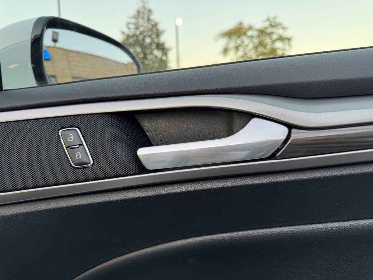 2017 Ford Fusion Hybrid SE photo 31