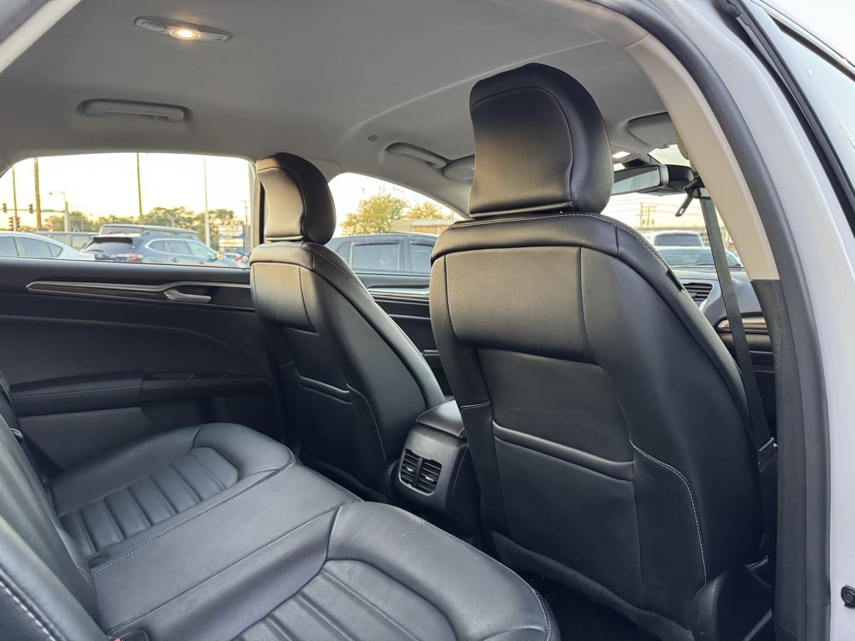 2017 Ford Fusion Hybrid SE photo 32