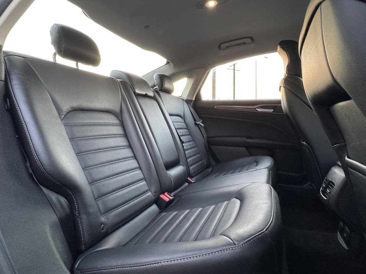 2017 Ford Fusion Hybrid SE photo 33