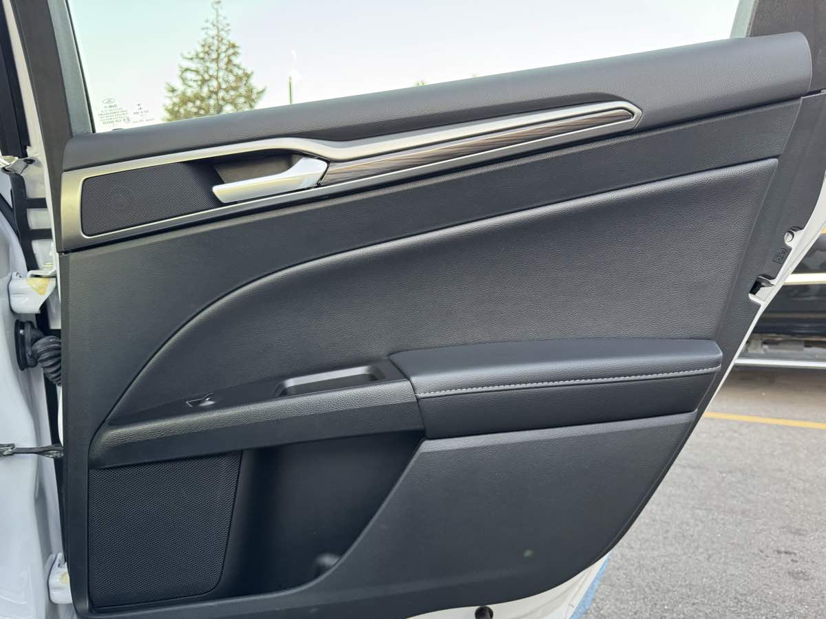 2017 Ford Fusion Hybrid SE photo 34
