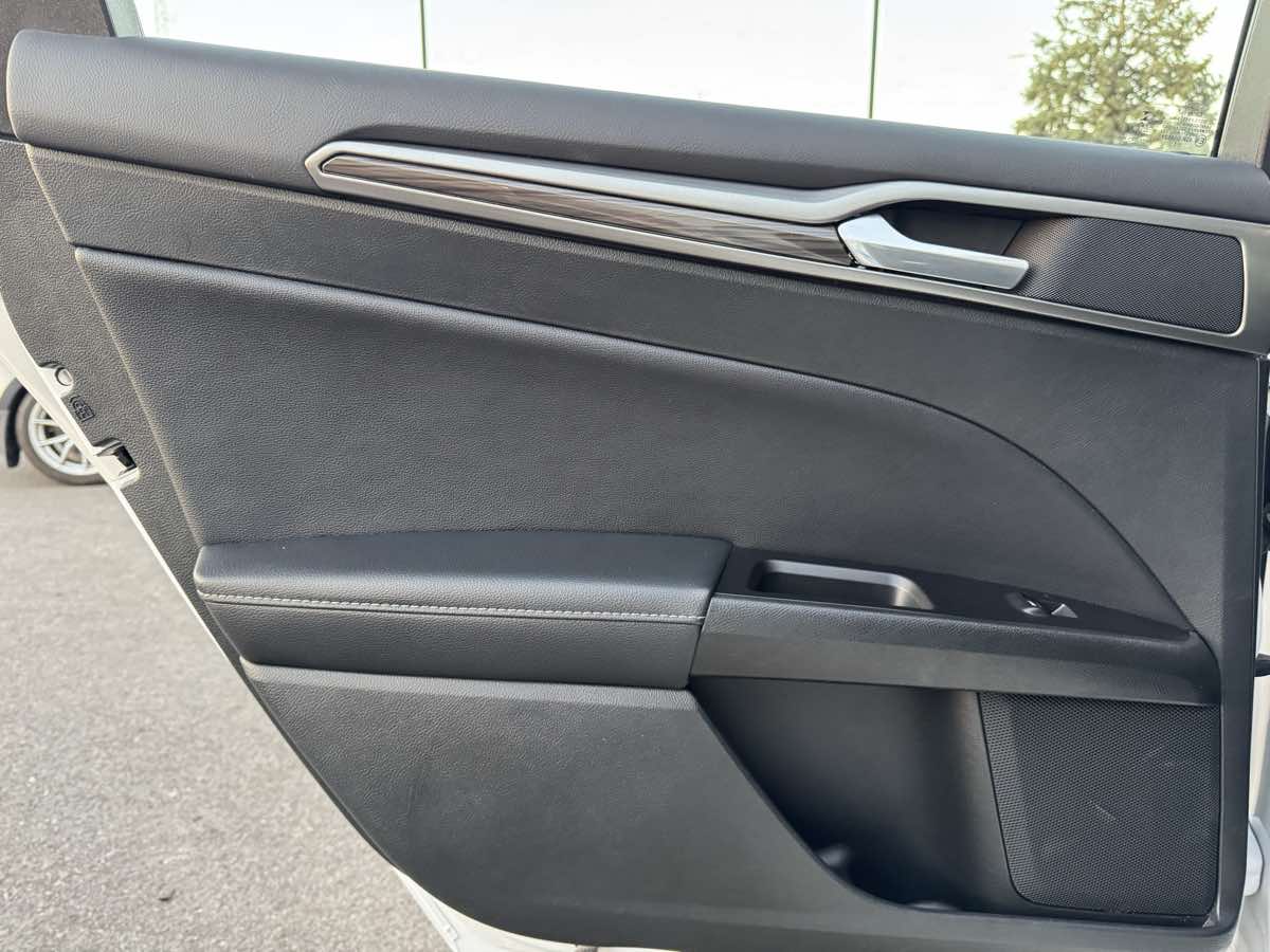 2017 Ford Fusion Hybrid SE photo 39