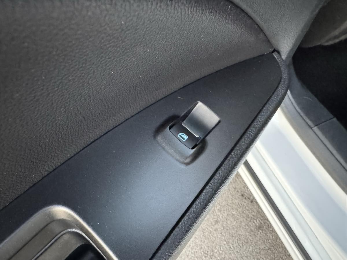 2017 Ford Fusion Hybrid SE photo 40